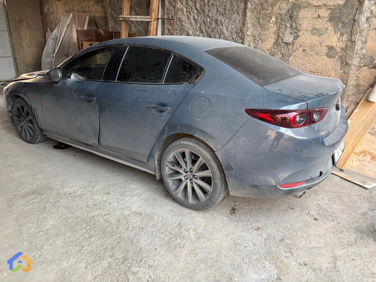 Mazda 3 2022 Carbon Edition - image 4