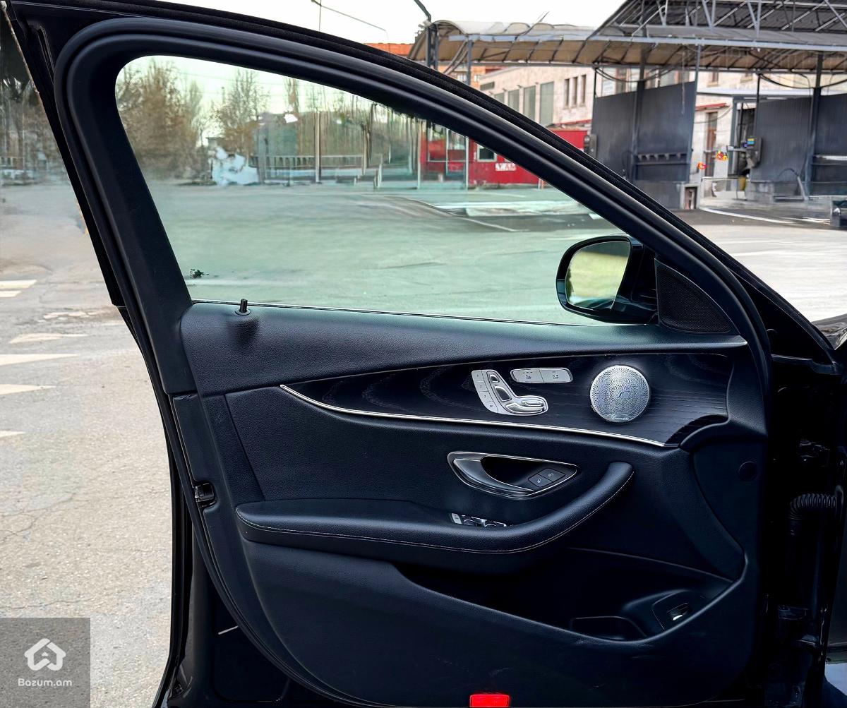 Mercedes Benz E300  - image 6