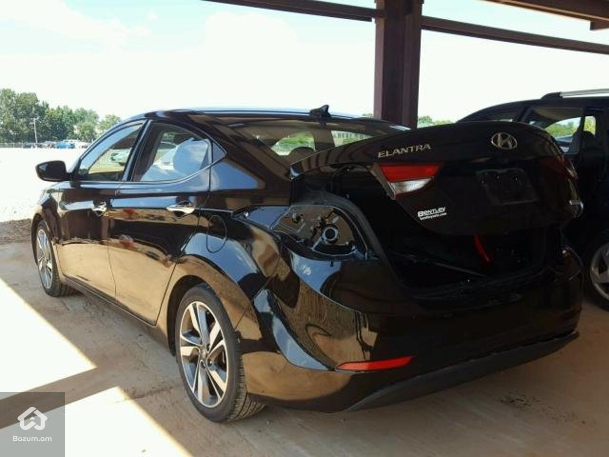 Hyundai Elantra Limited - image 8