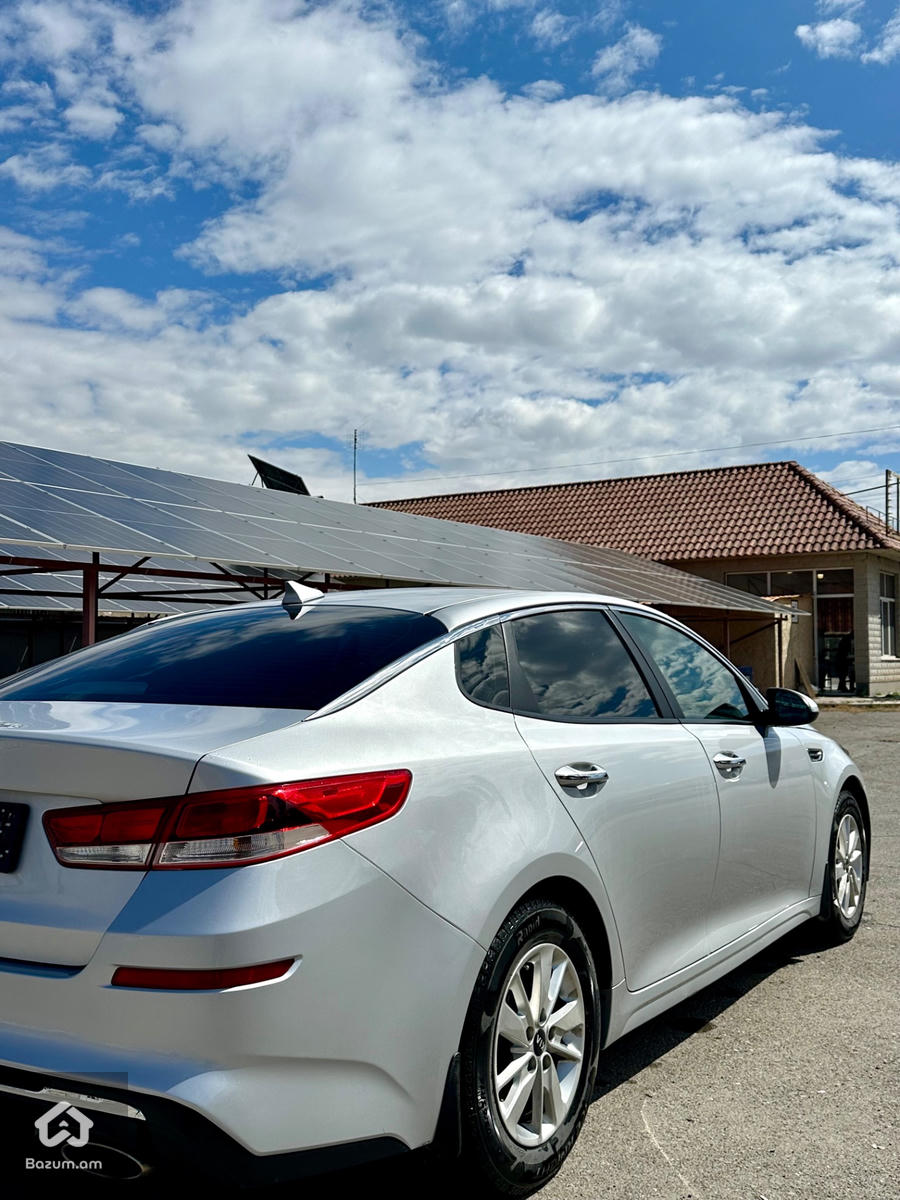 Kia Optima - image 5