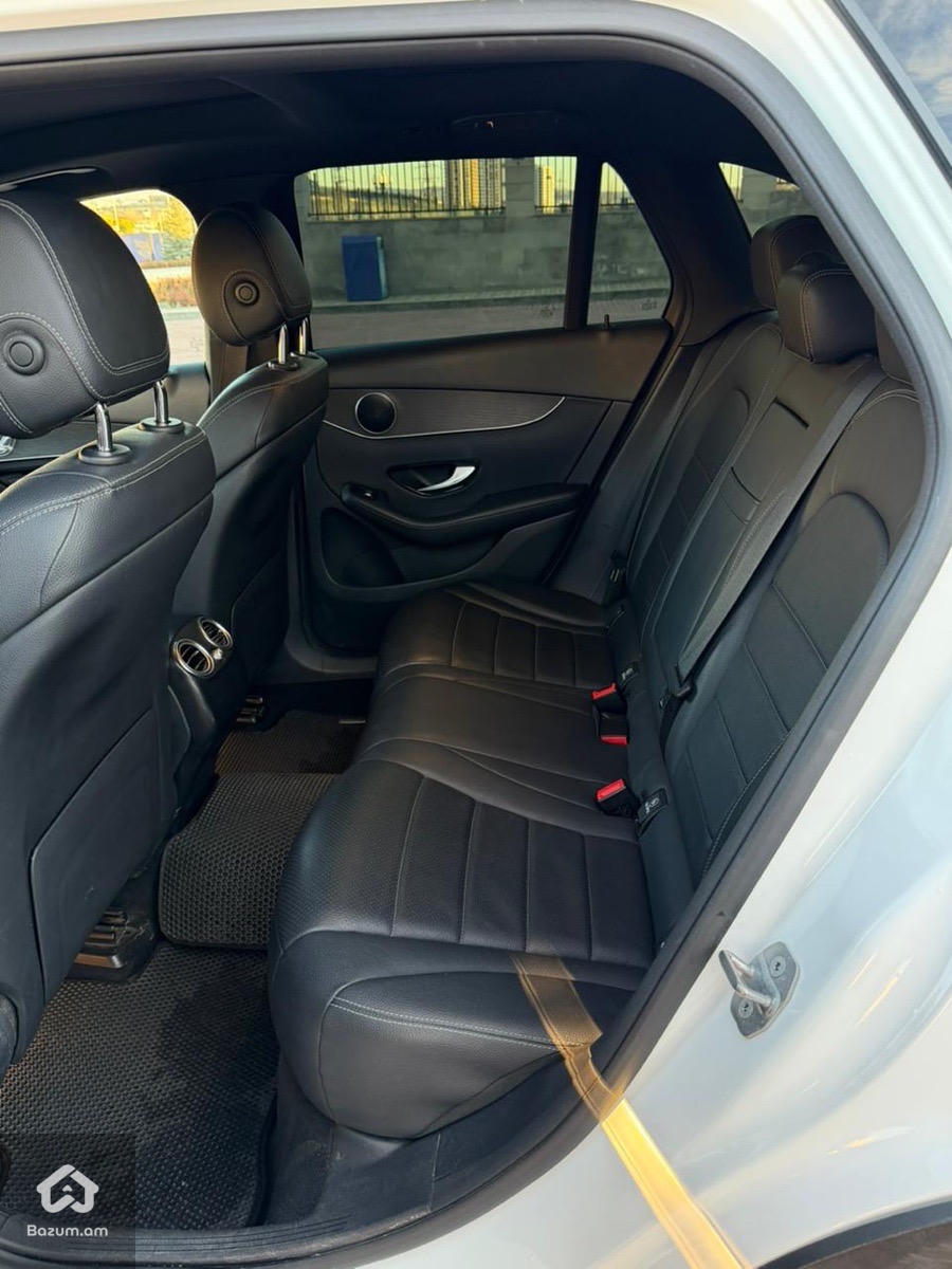 Mercedes Benz - image 6