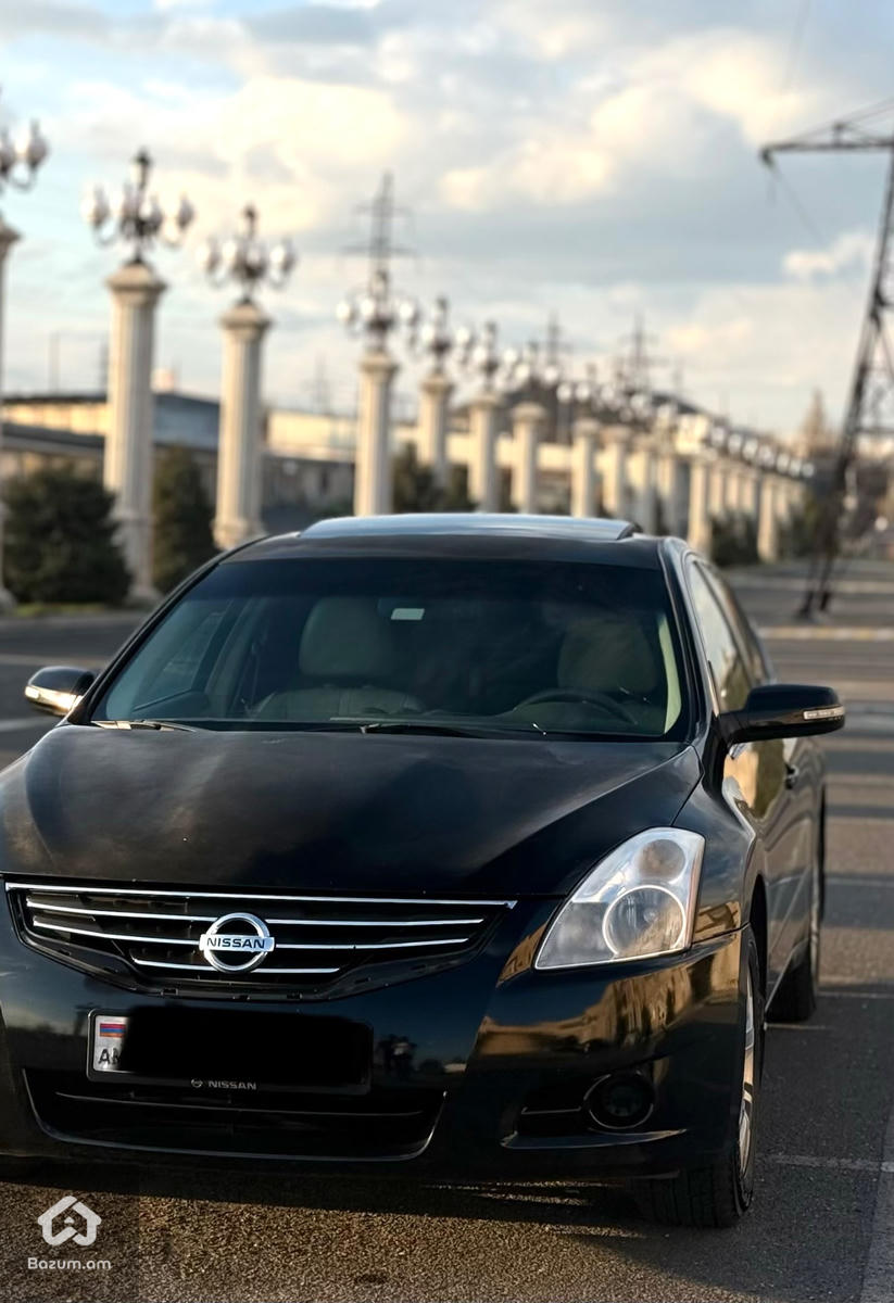 Nissan Altima  - image 2
