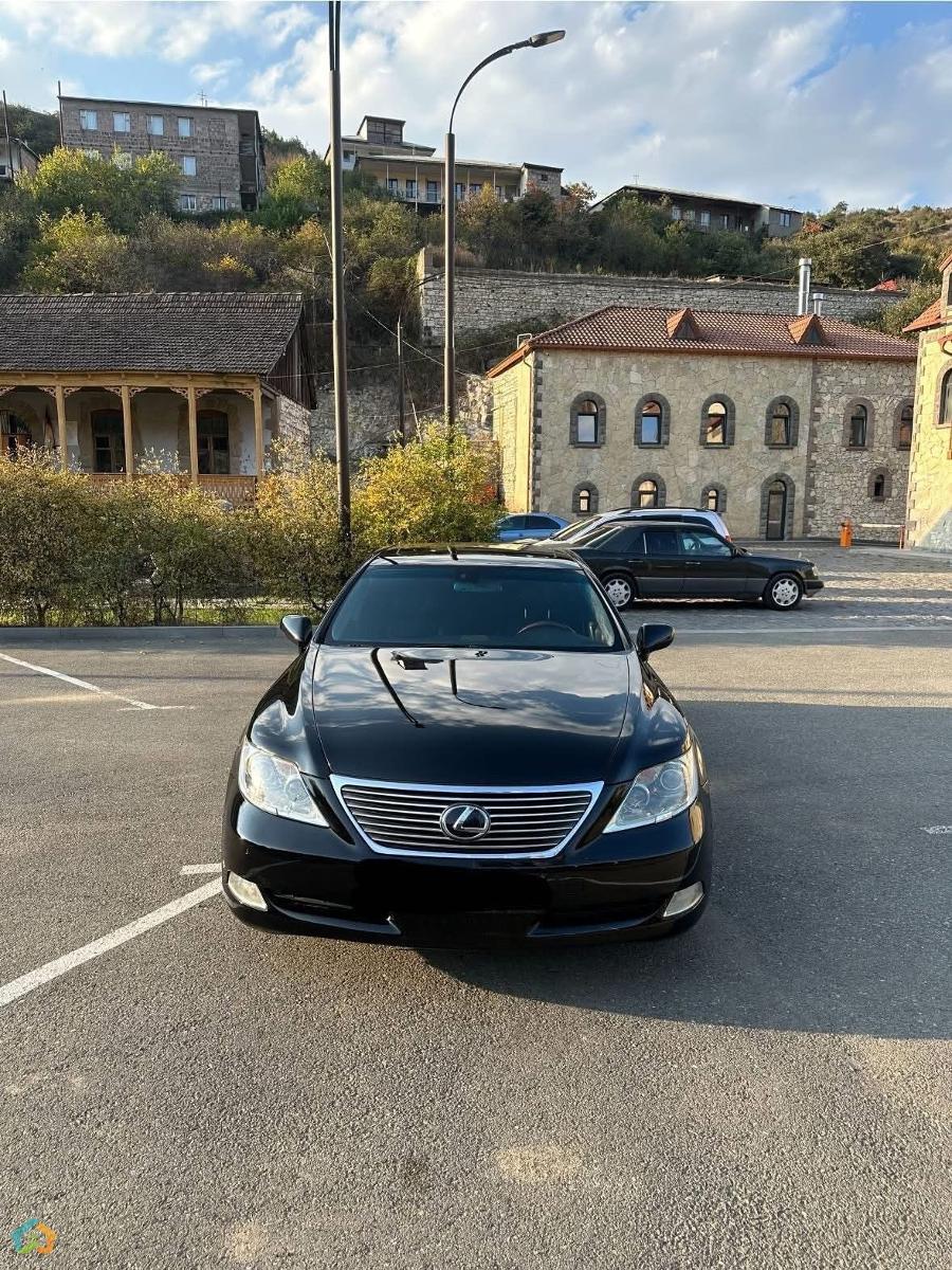 Lexus LS460 - image 2