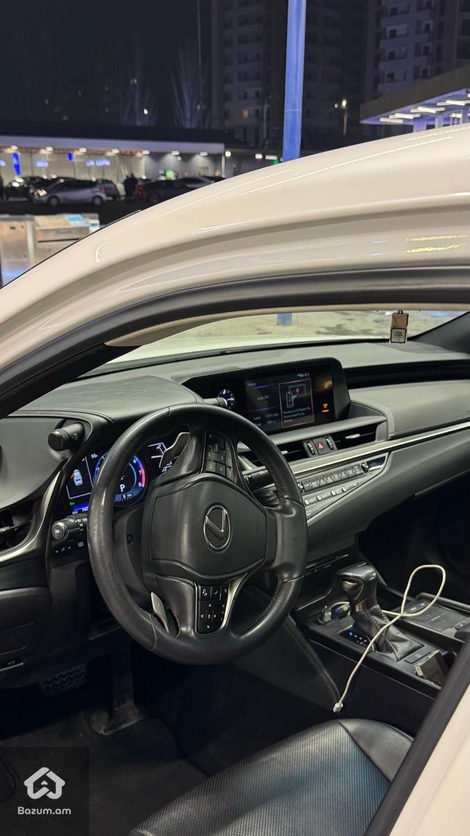 LEXUS ES350 - image 9