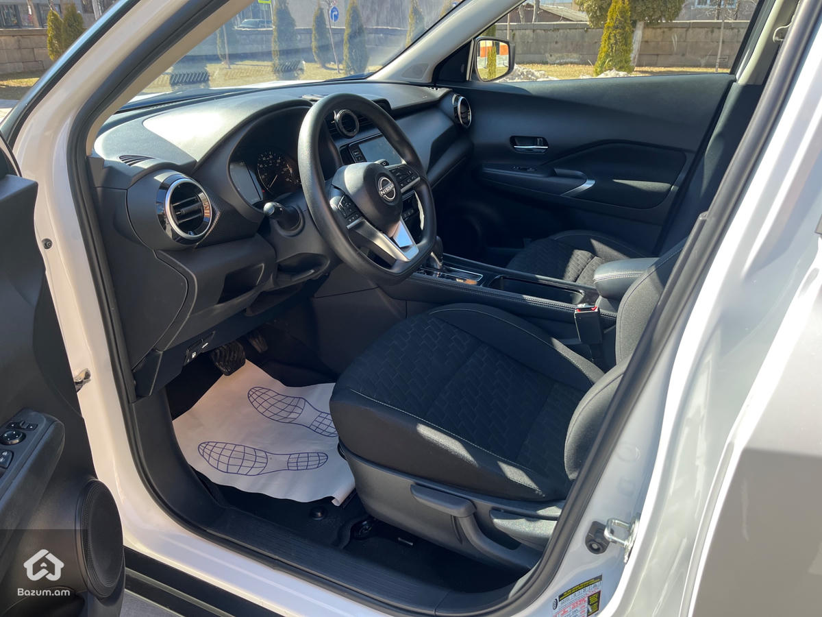 Nissan Kicks SV - image 11