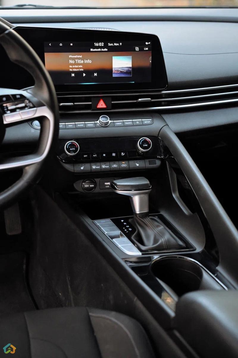 Hyundai Elantra SEL PLUS 2023/04 - image 9