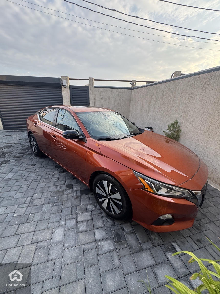 Nissan Altima SR - image 2
