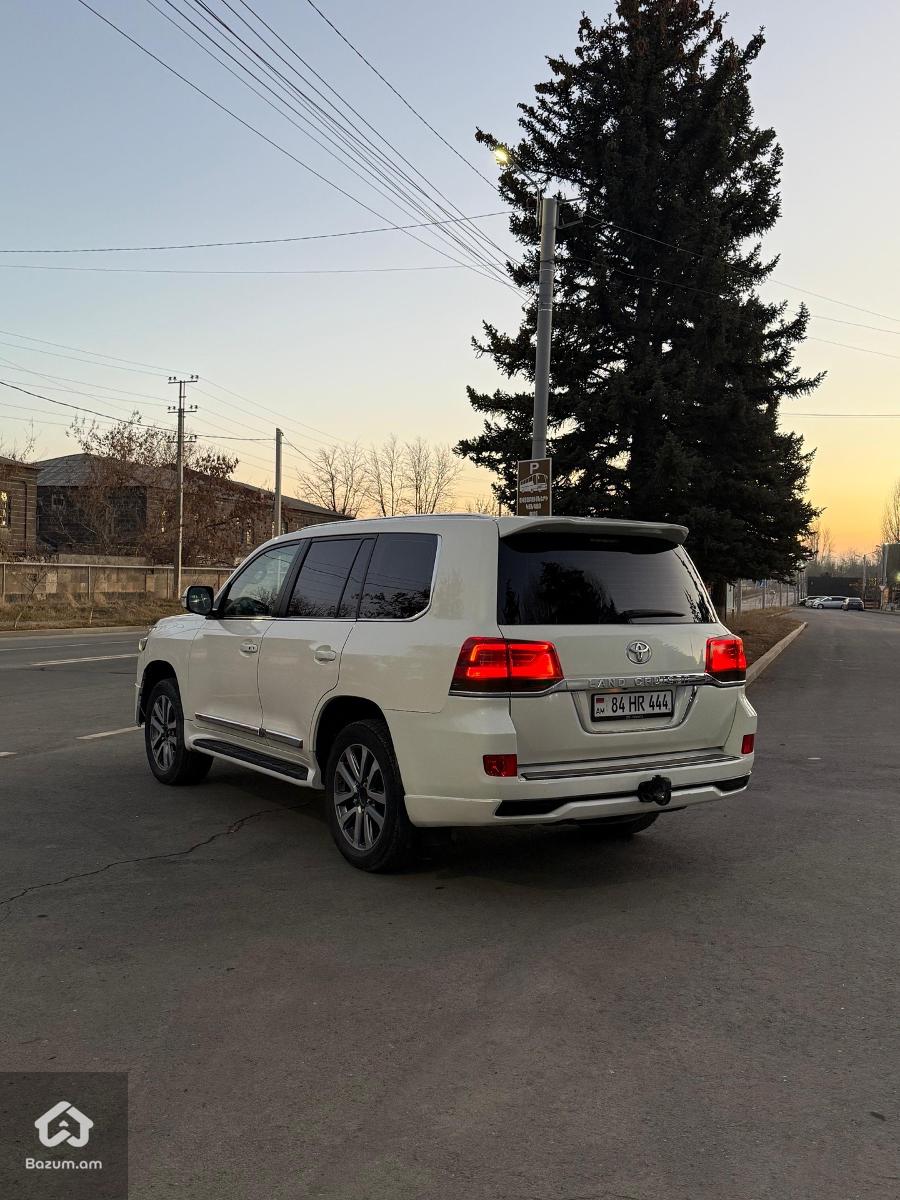 Toyota LC200 - image 2