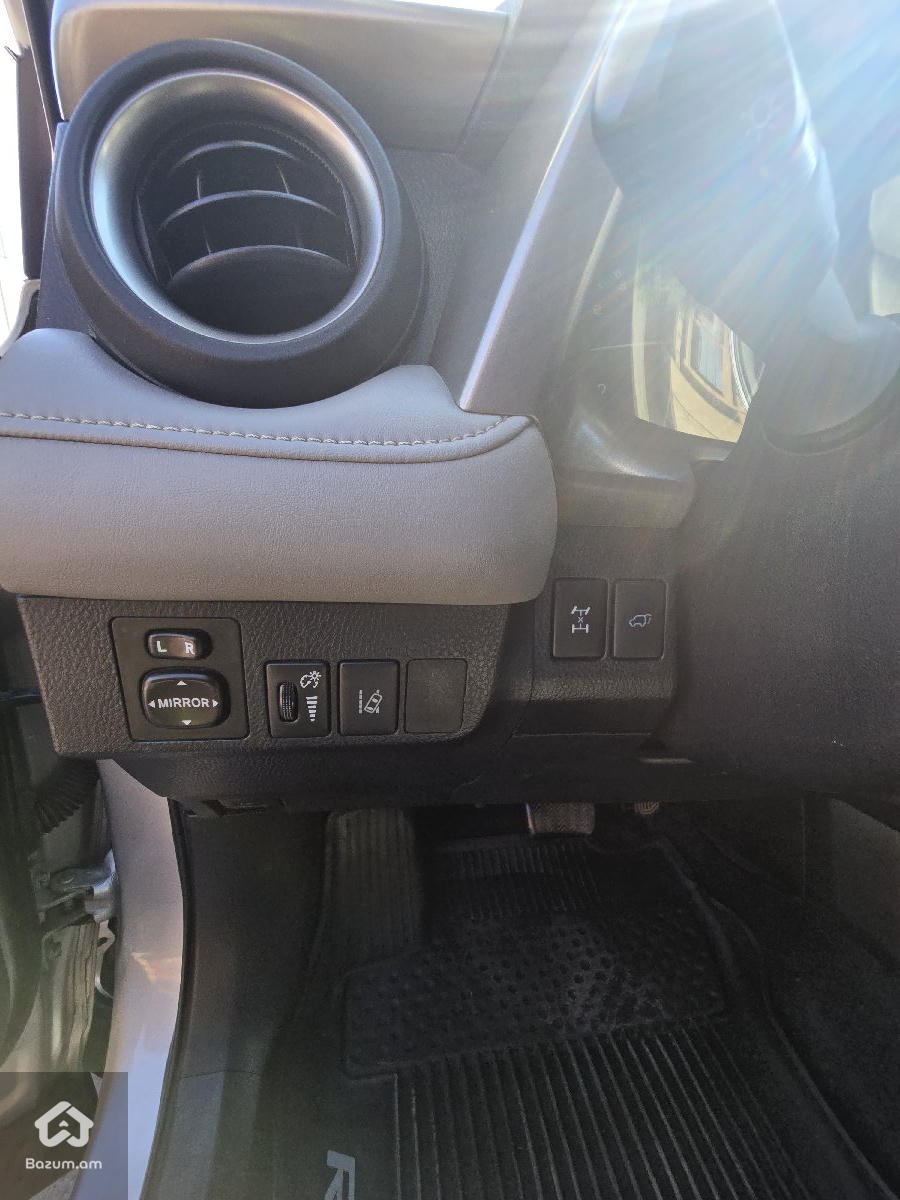 Toyota Rav4 XLE - image 14