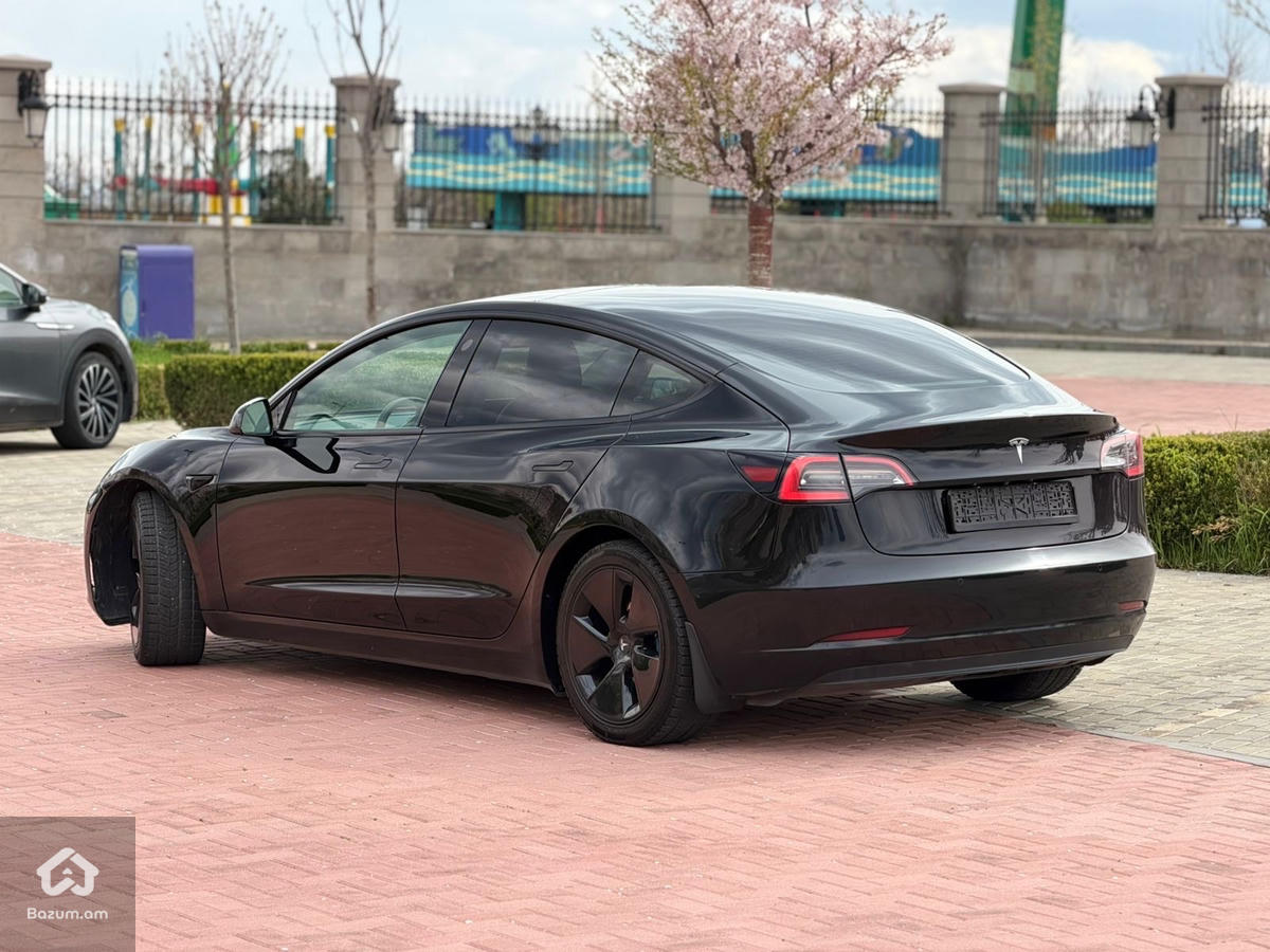 Tesla Model 3 - image 2