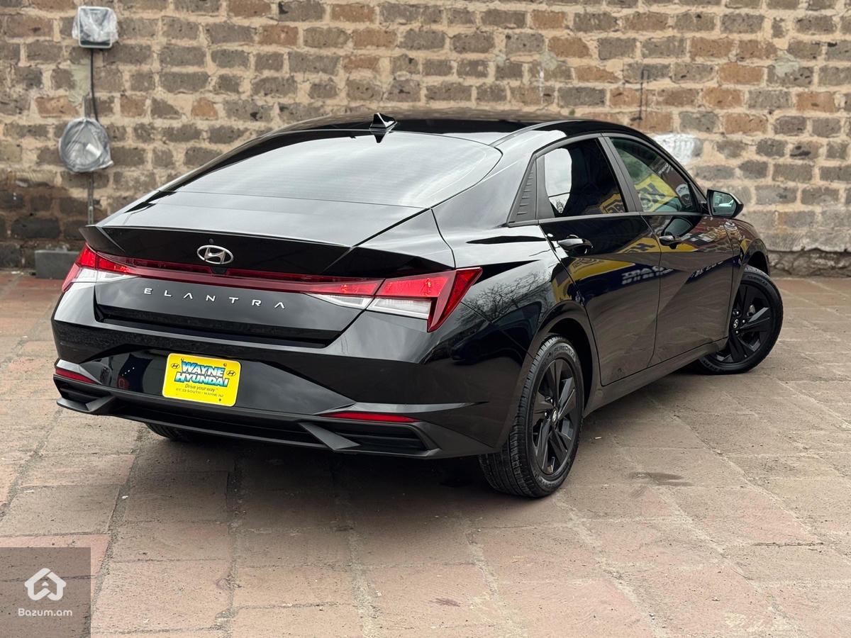 Hyundai Elantra - image 21