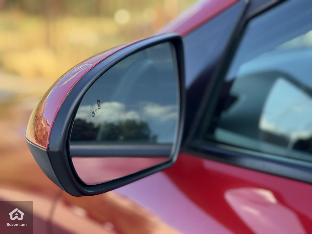 HYUNDAI ELANTRA - image 9