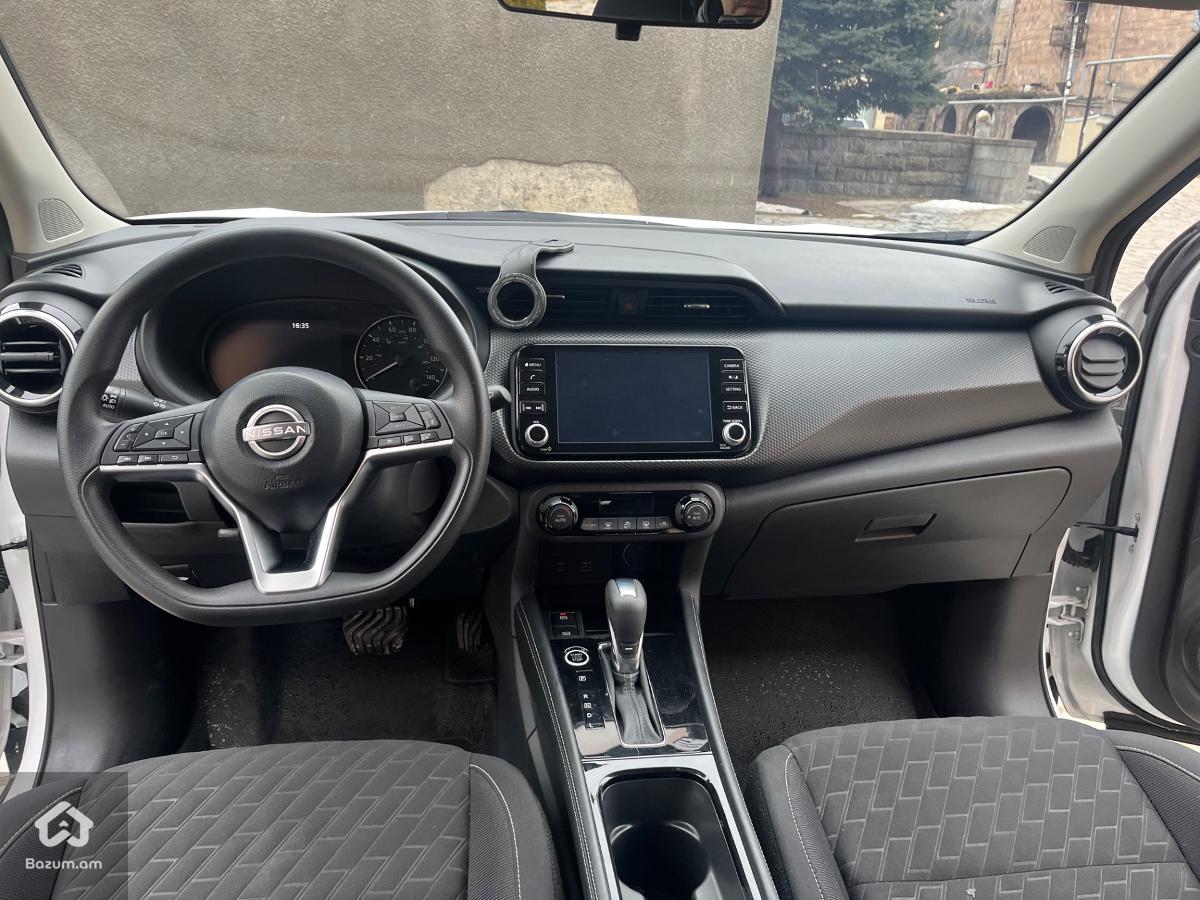 Nissan Kicks SV - image 9