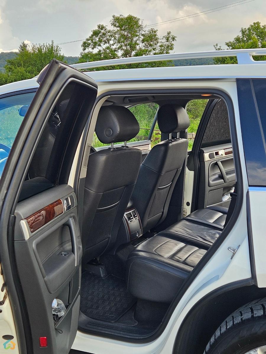 Volkswagen Touareg - image 12