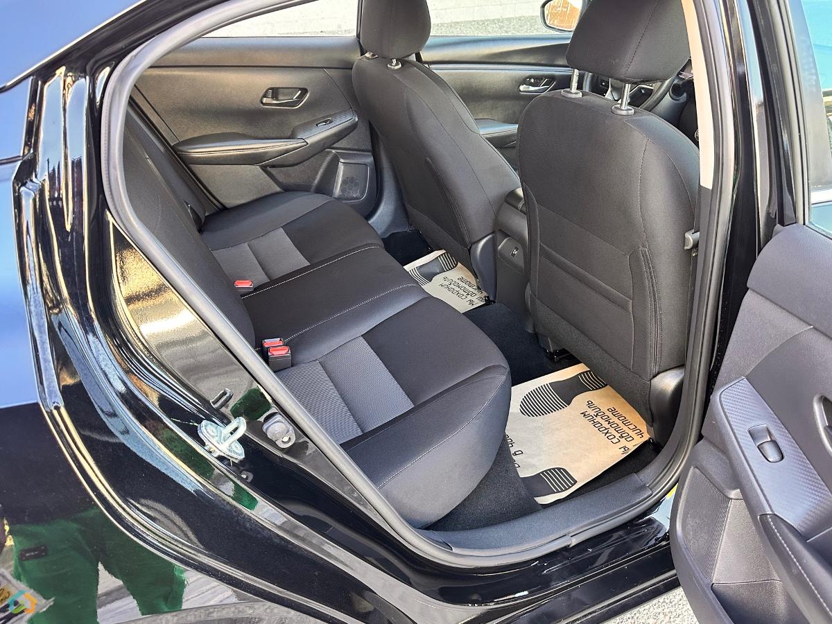 Nissan Sentra - image 10