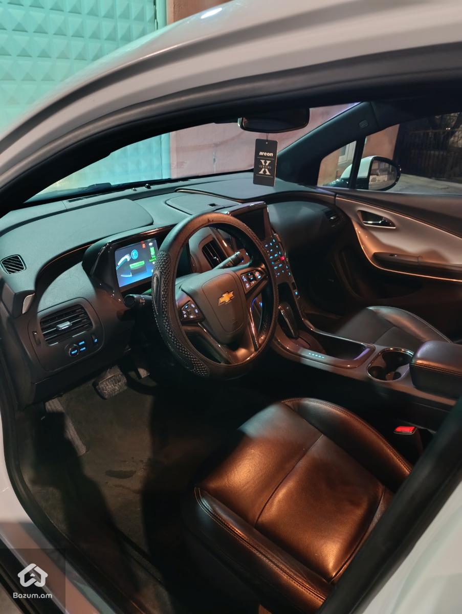 Chevrolet  - image 7