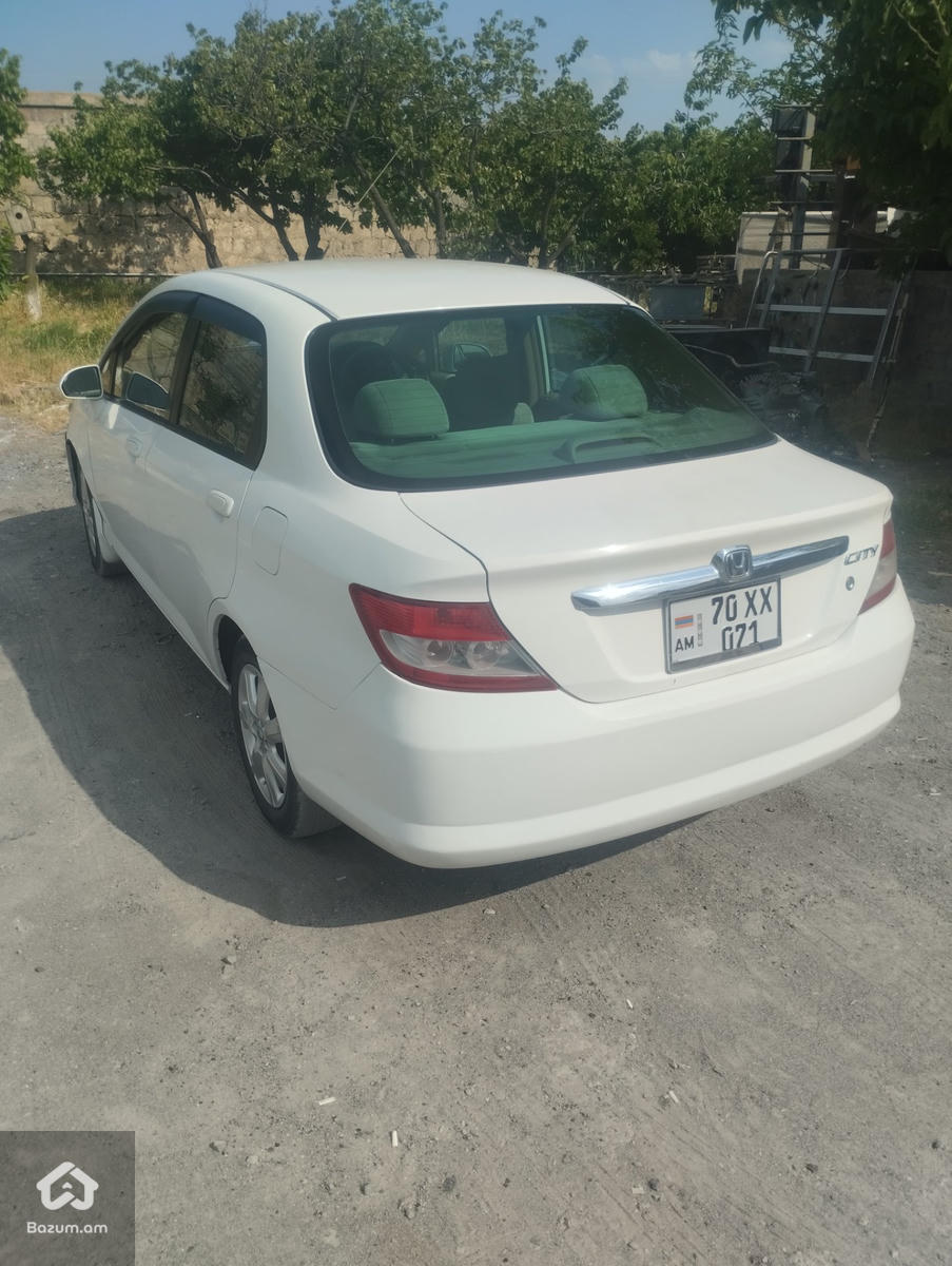 Honda Fit Aria - image 3