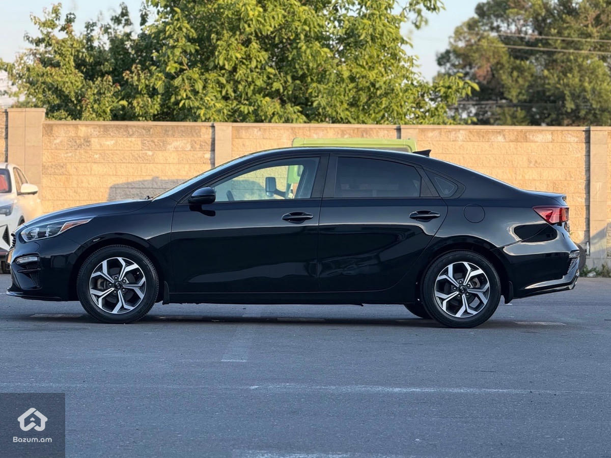 Kia Forte - image 12