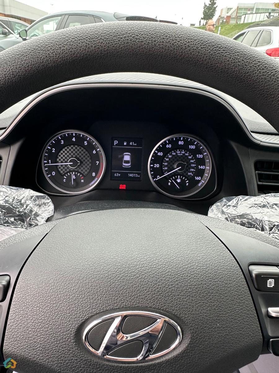 Hyundai Elantra - image 17