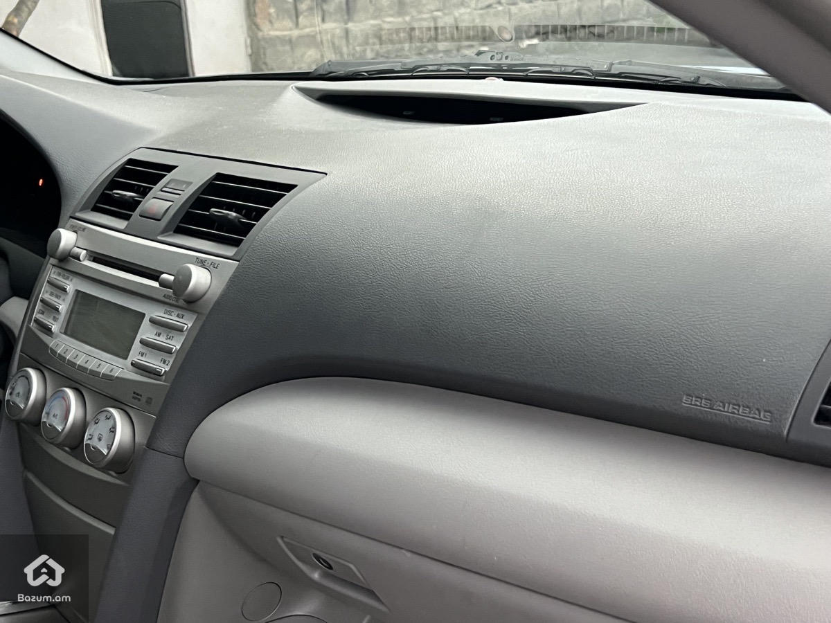 Toyota Camry 2011 - image 11