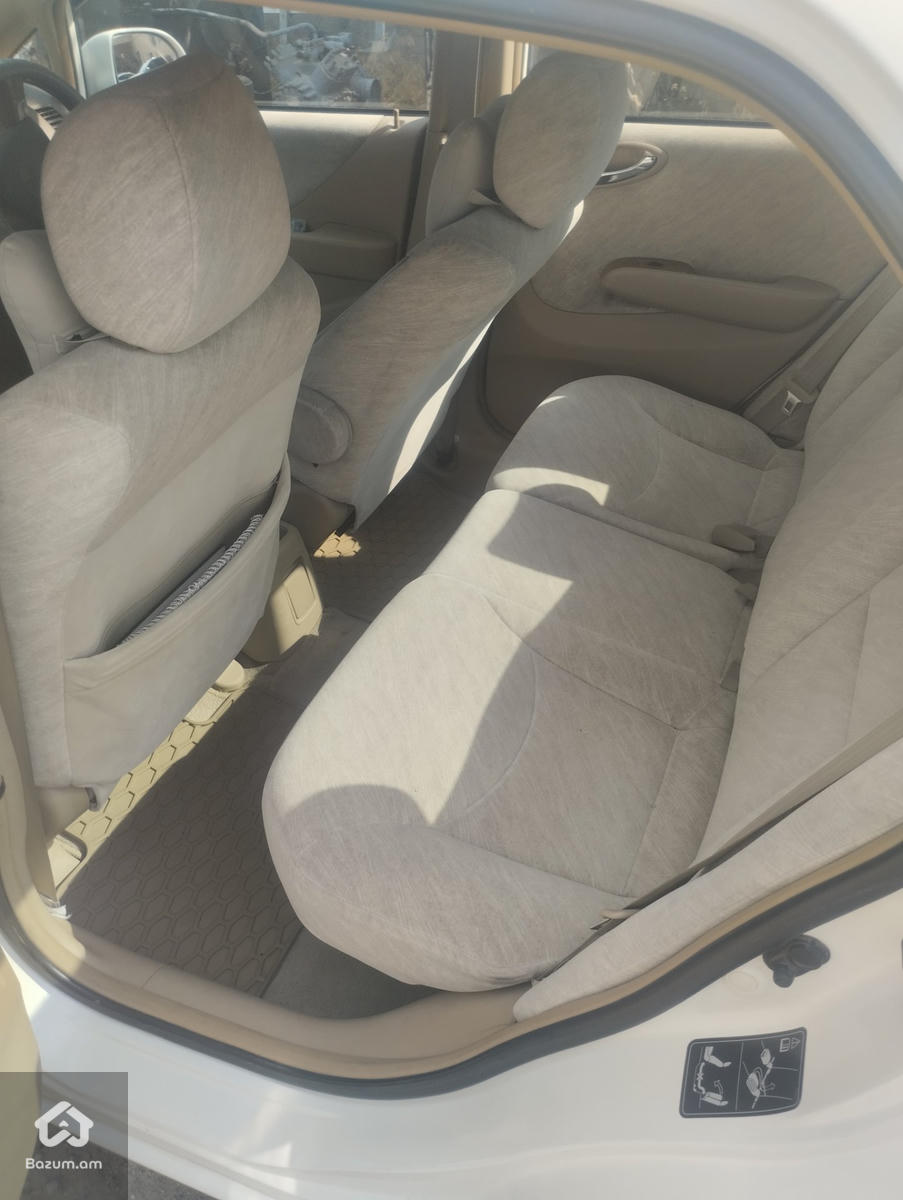 Honda Fit Aria - image 5