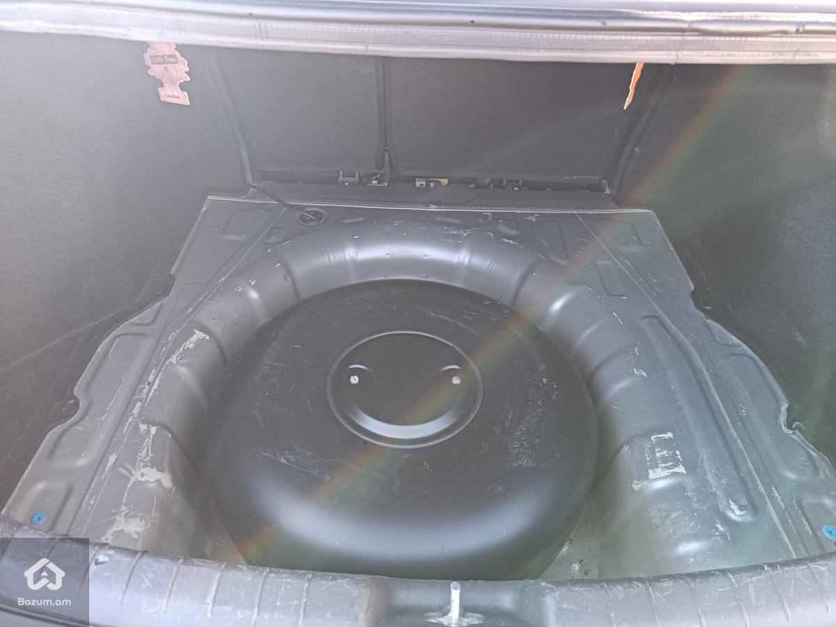 HYUNDAI ELANTRA  - image 8