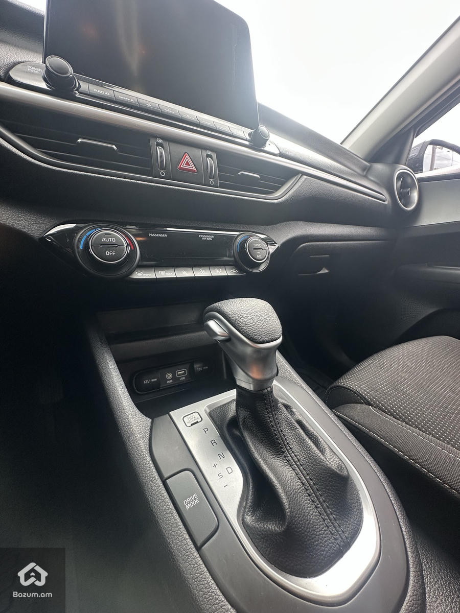 Kia Forte - image 14