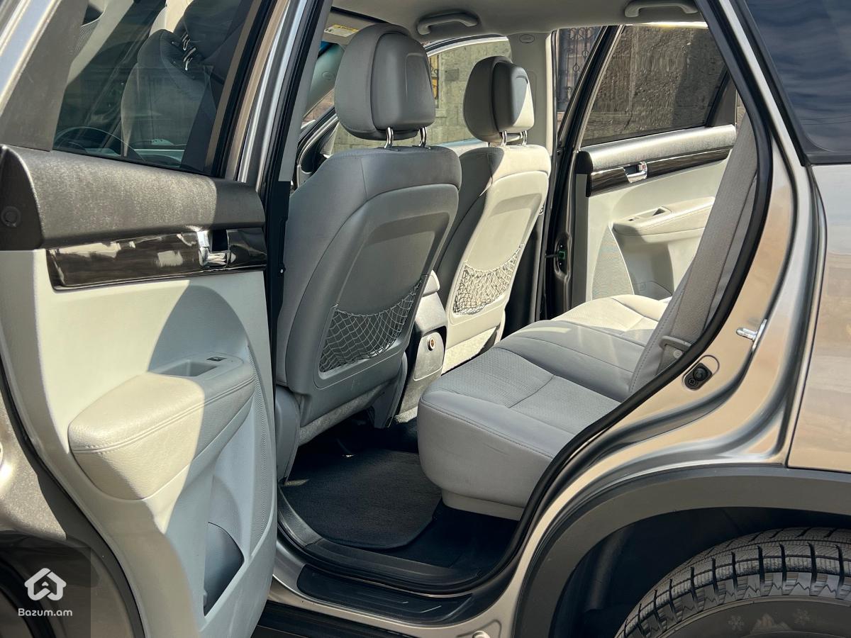 Kia Sorento 2010 - image 10