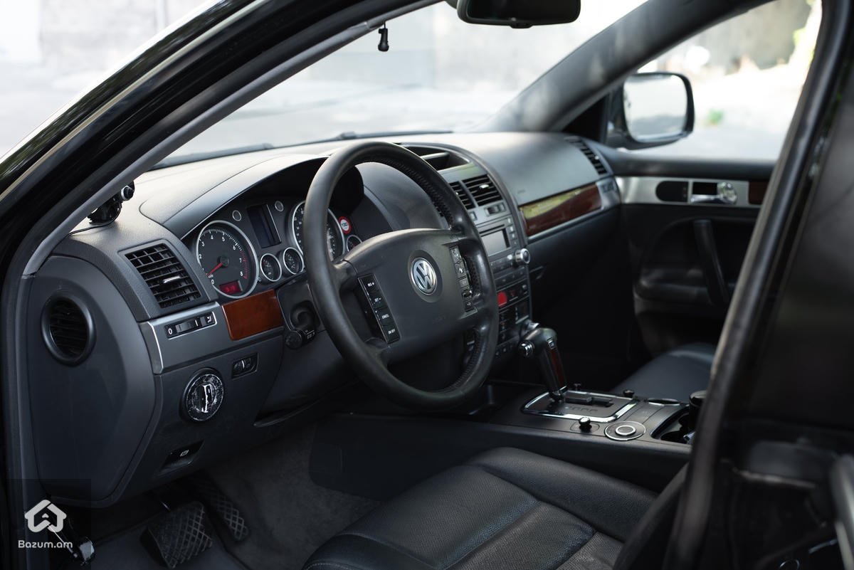 Volkswagen Touareg - image 8