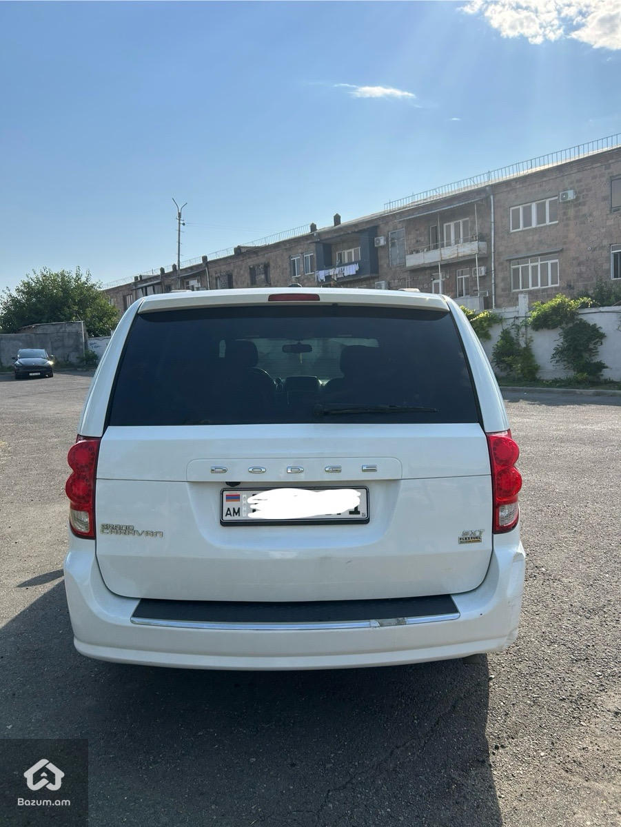 Dodge grand caravan - image 2