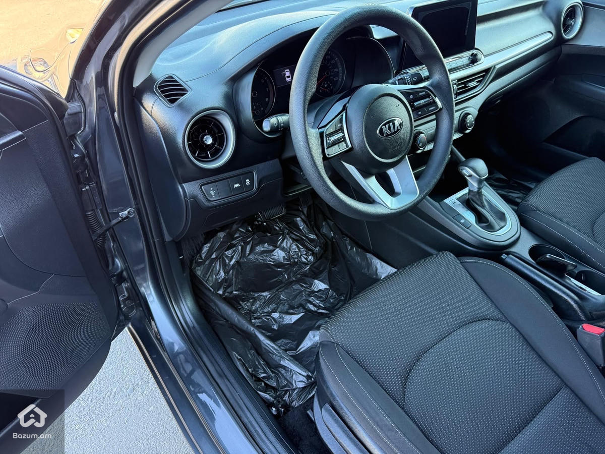 Kia Forte - image 24