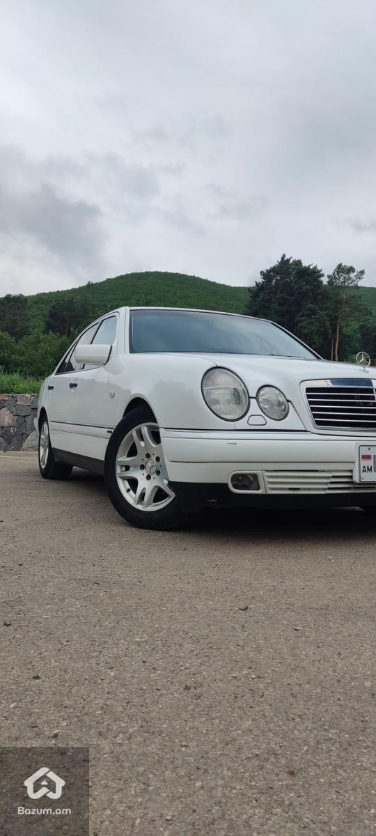 Mercedes-Benz E-Class W210 - image 13