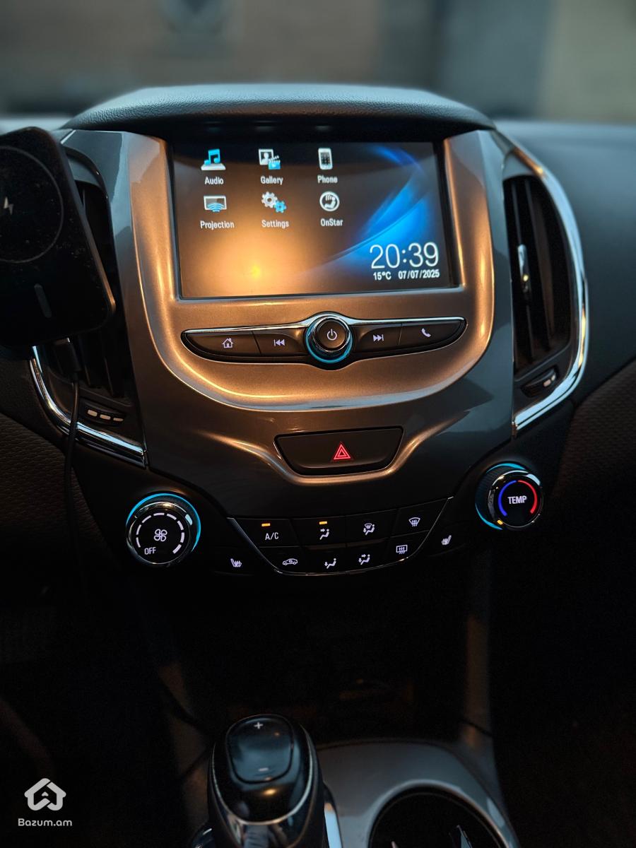 Chevrolet Cruze - image 1