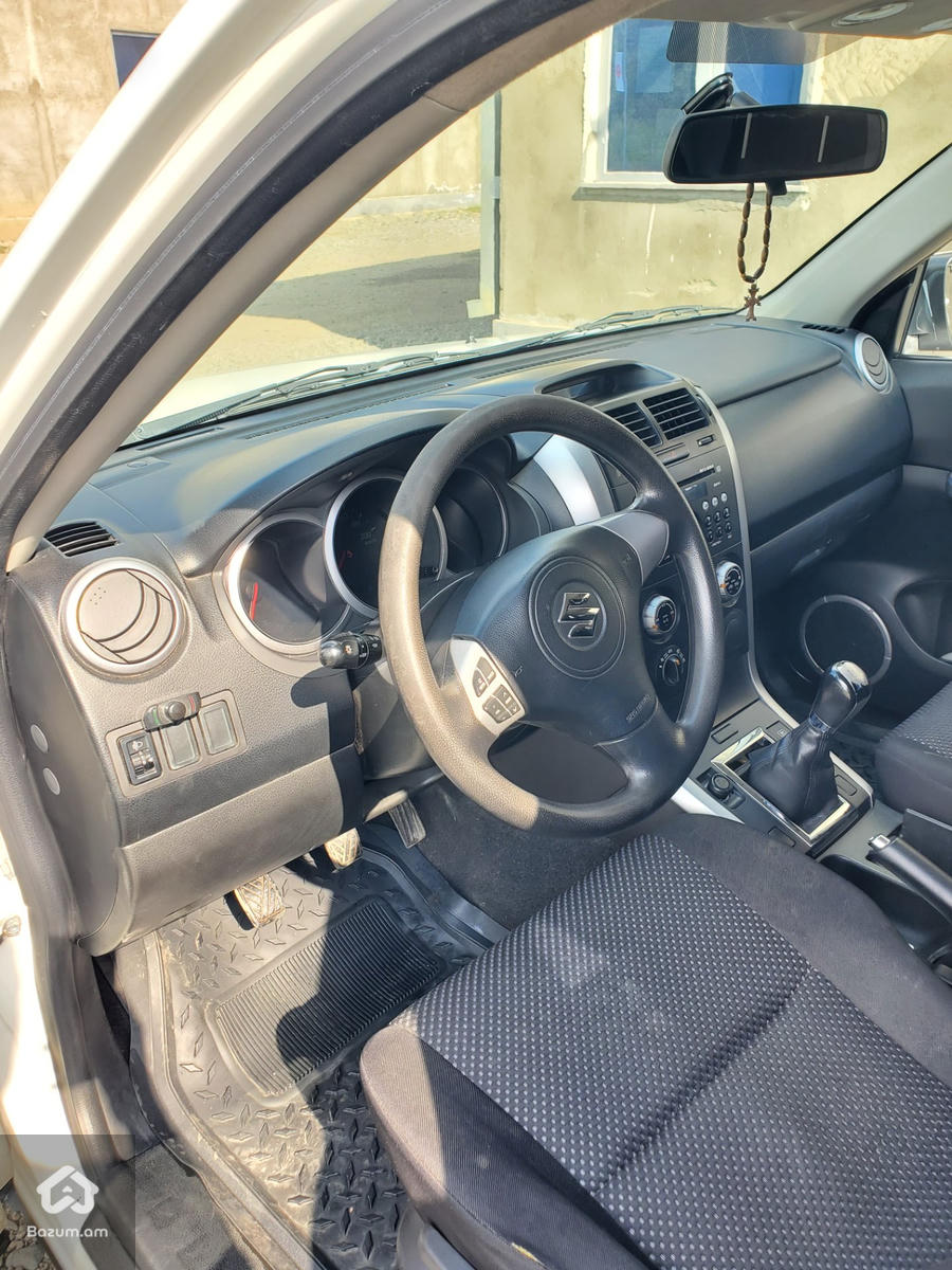 Suzuki Grand Vitara - image 4