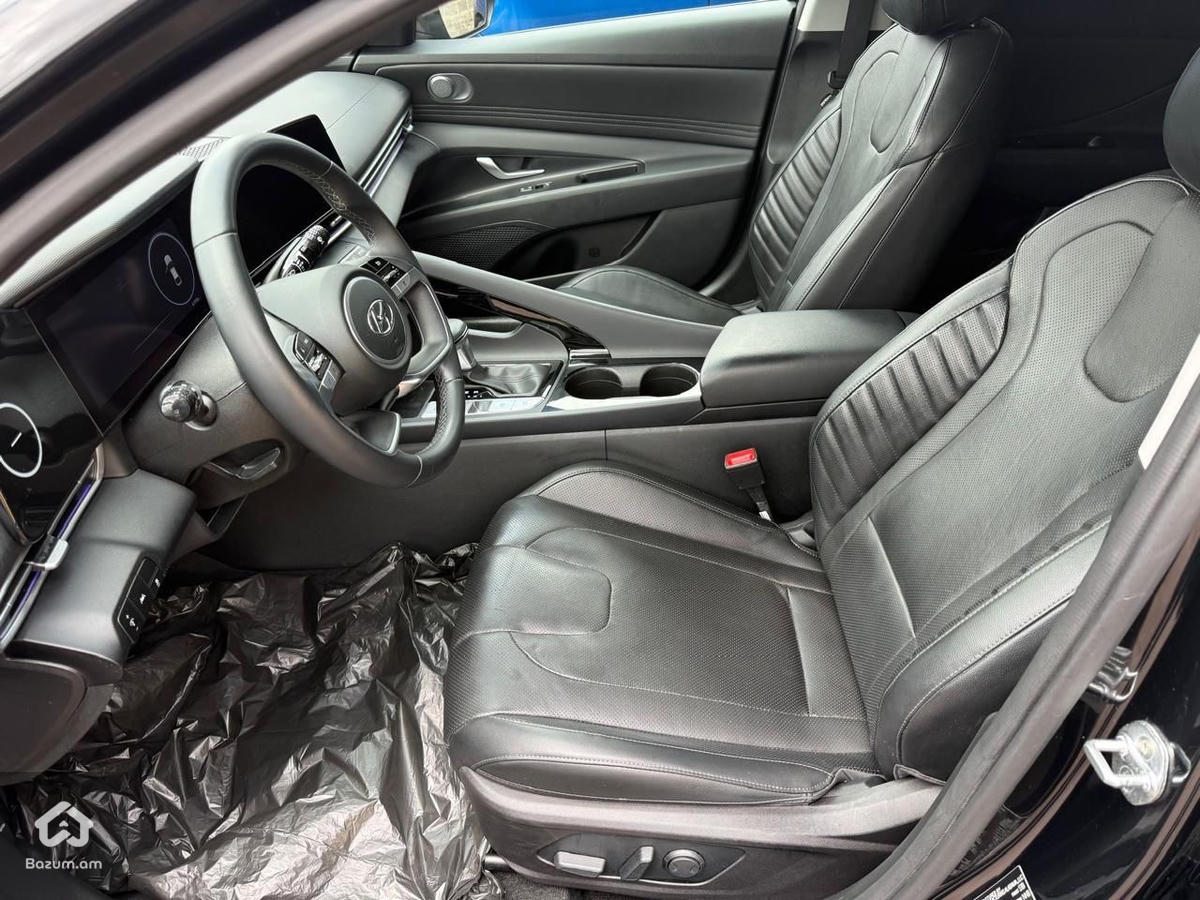 Hyundai Elantra - image 22