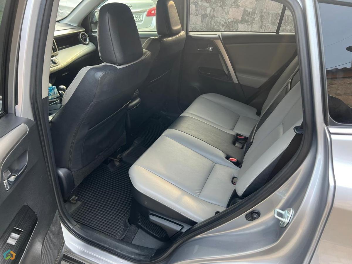 Toyota RAV4 - image 10