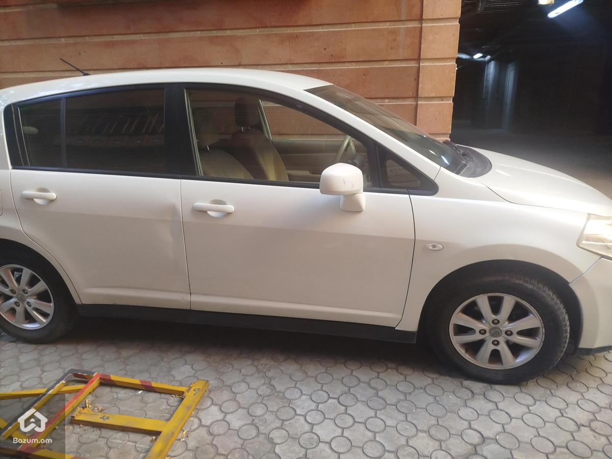 Nissan Tiida - image 2
