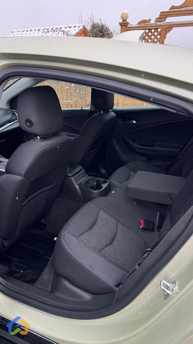 Chevrolet Volt 2 - image 11