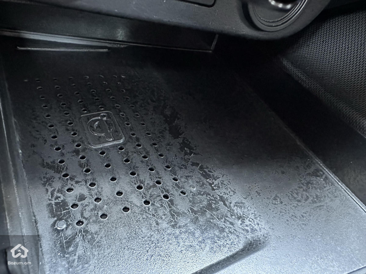 Elantra - image 18