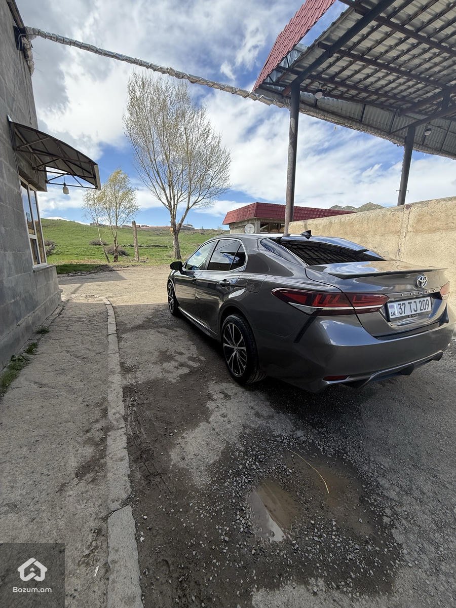 Toyota - image 6