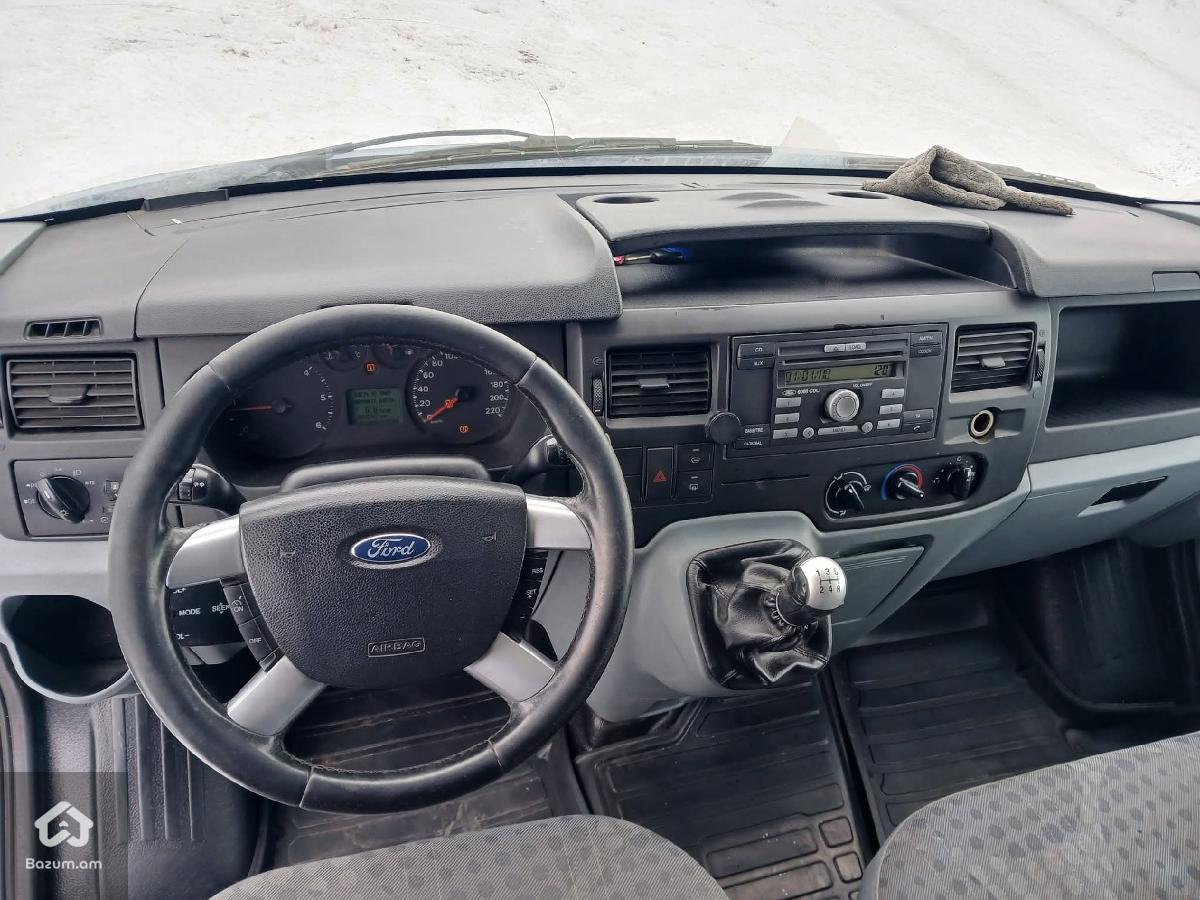 Ford Transit - image 7