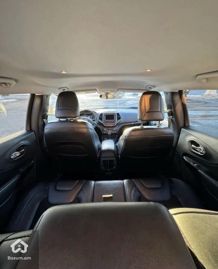 JEEP CHEROKI LATITUDE PLUS - image 9