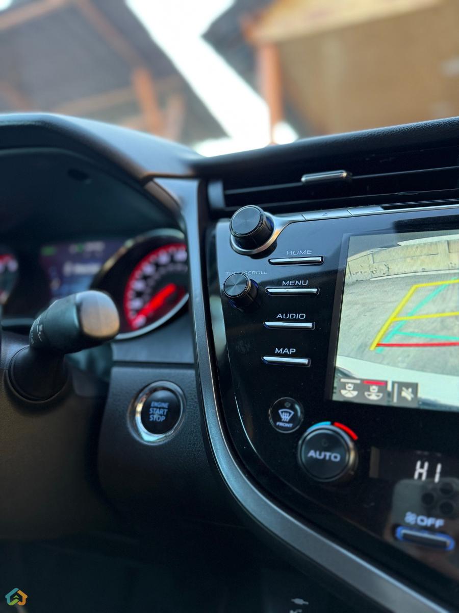 Toyota Camry V70 Xse - image 23