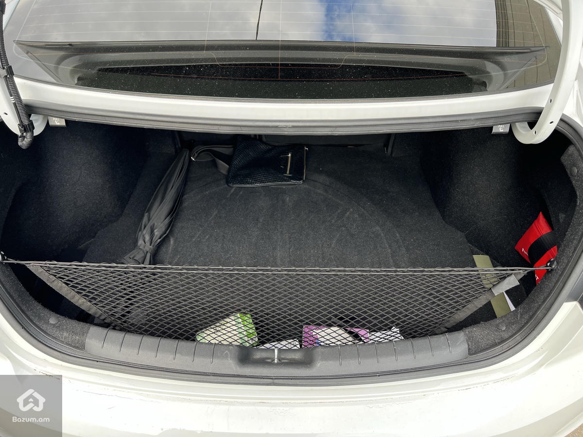 Hyundai Elantra Value Edition - image 15