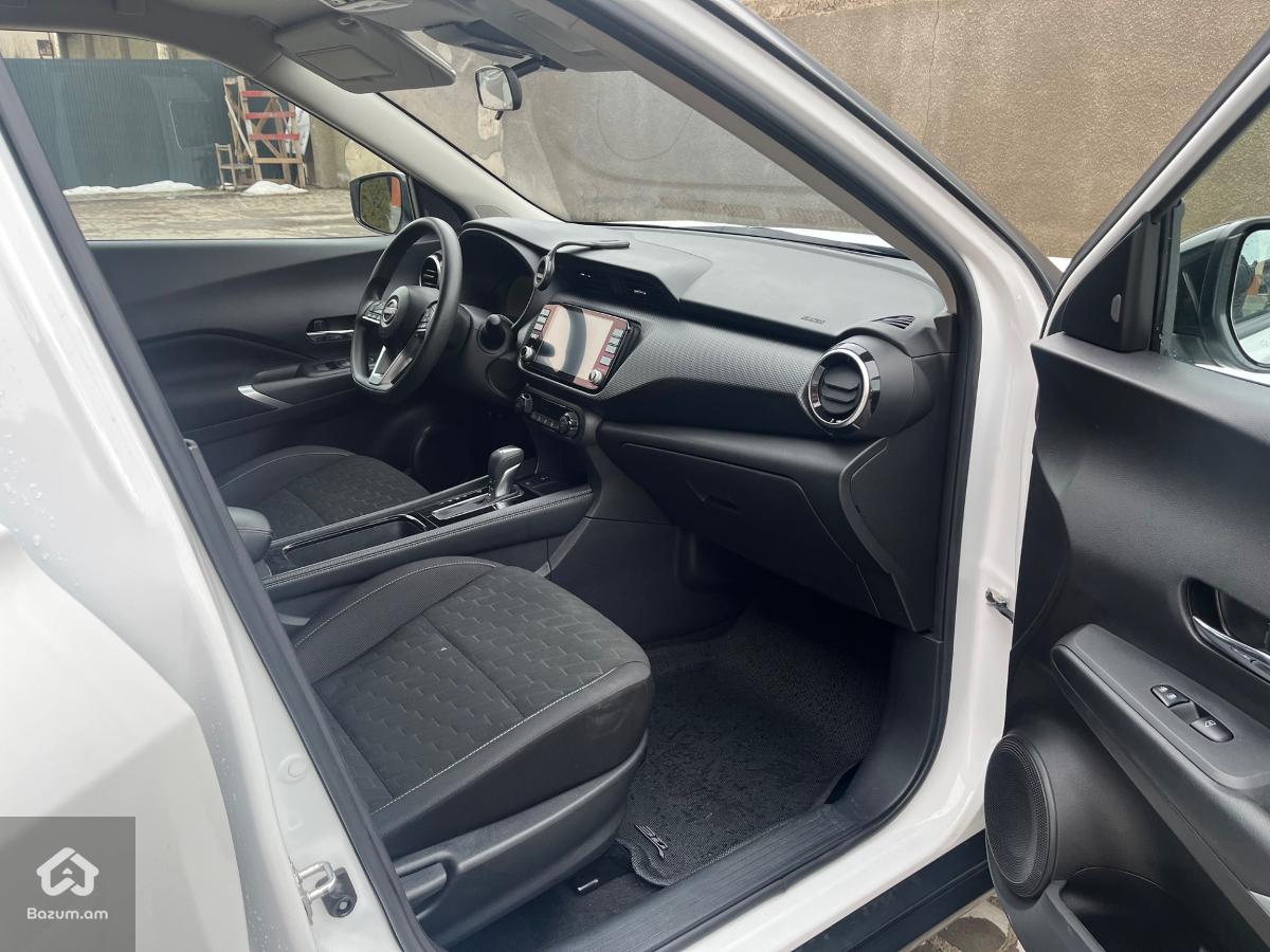 Nissan Kicks SV - image 11