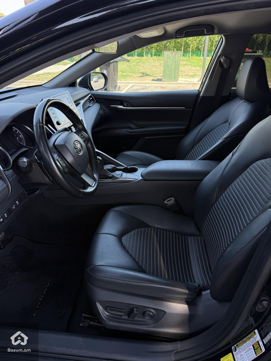 Toyota Camry - image 7