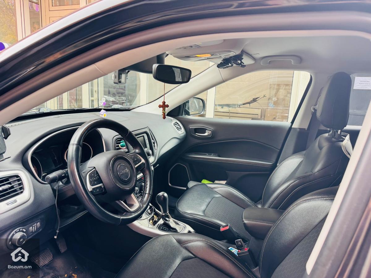 2018 Jeep Compass Latitude - image 8