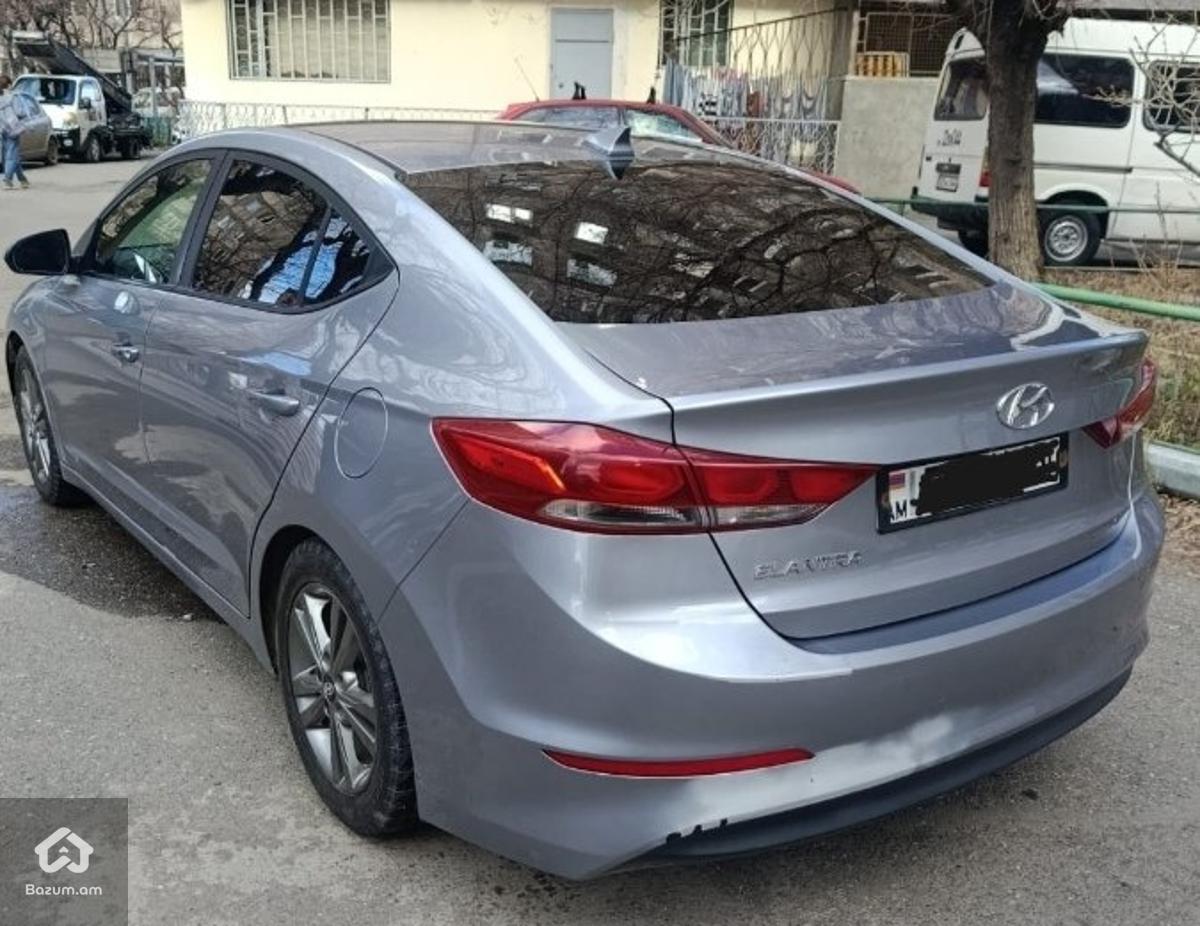 Hyundai Elantra SEL - image 8