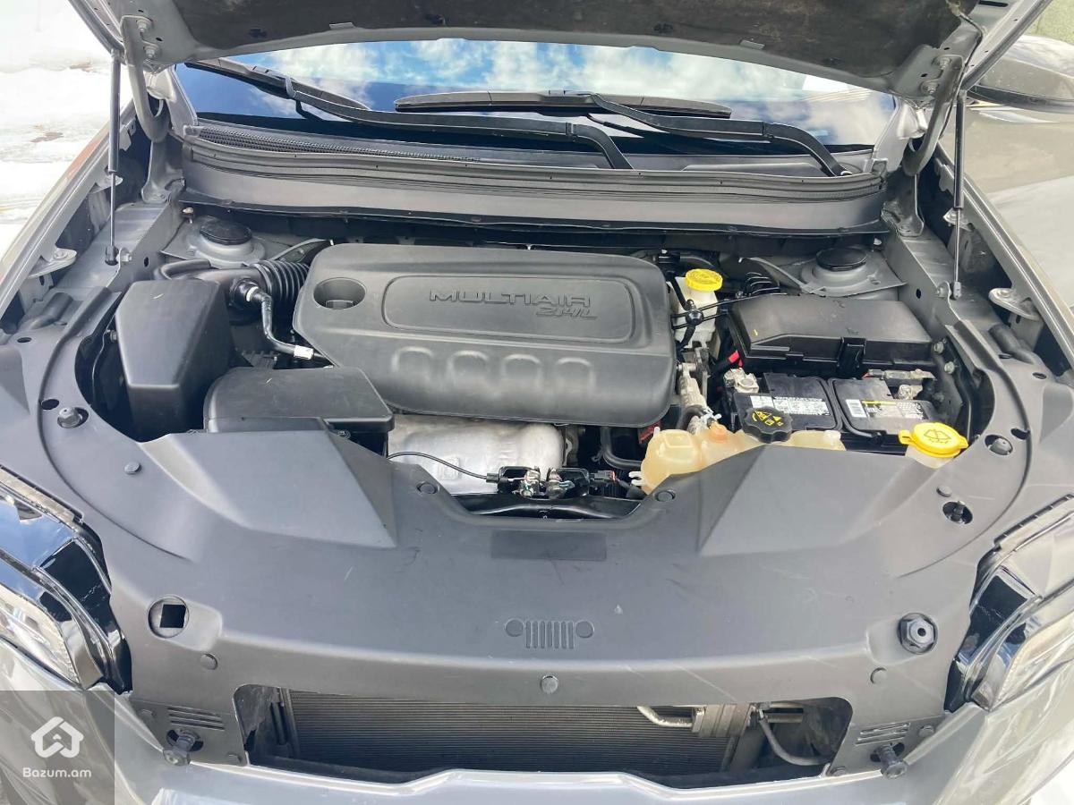 2020 Jeep Cherokee, Latitude Plus - image 21