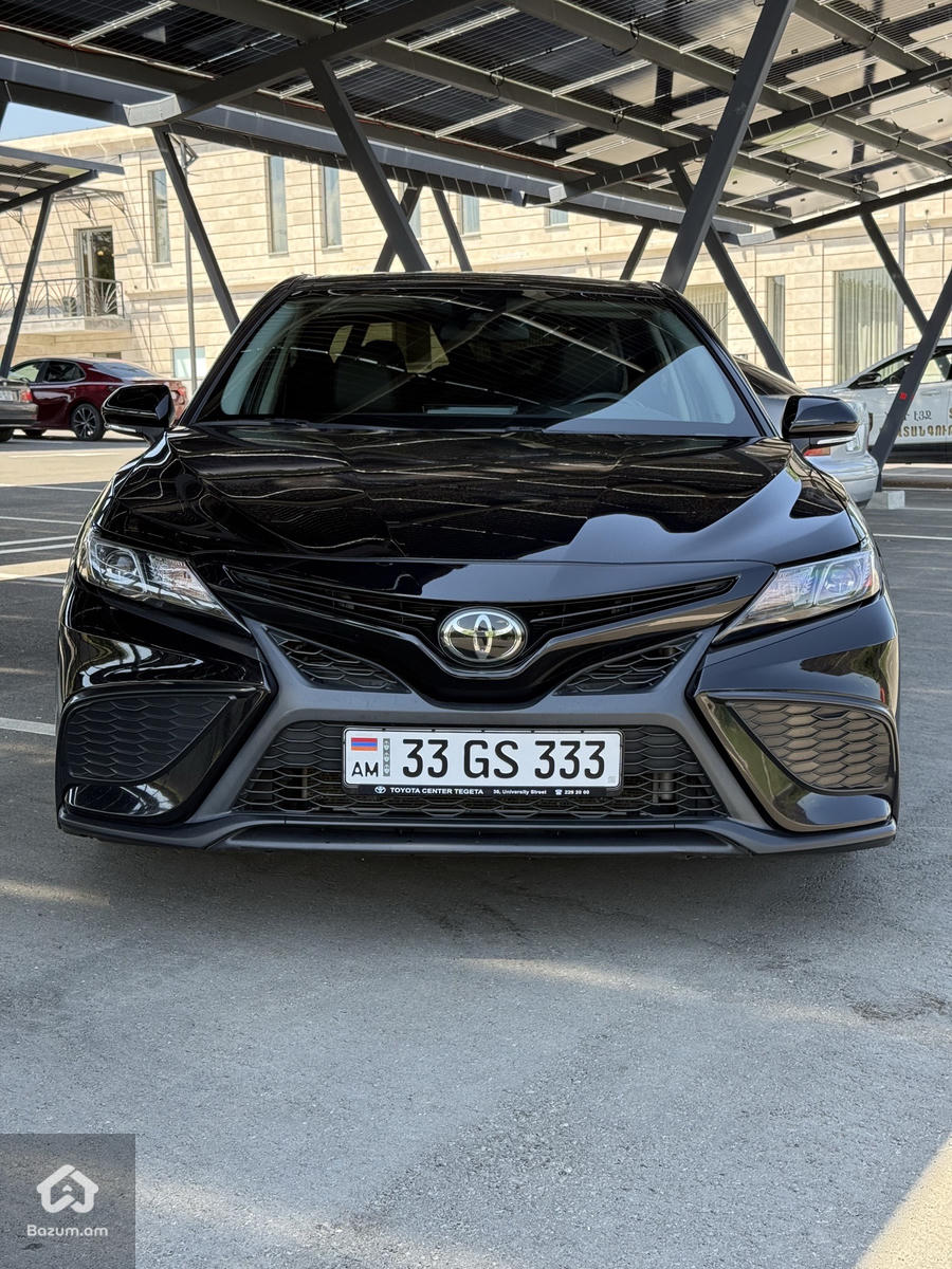 Toyota Camry - image 2